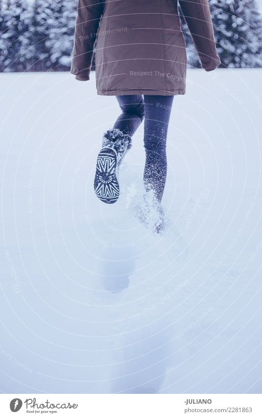 Schnee Mensch 1 18-30 Jahre Jugendliche Erwachsene Natur Klima Denken Farbfoto