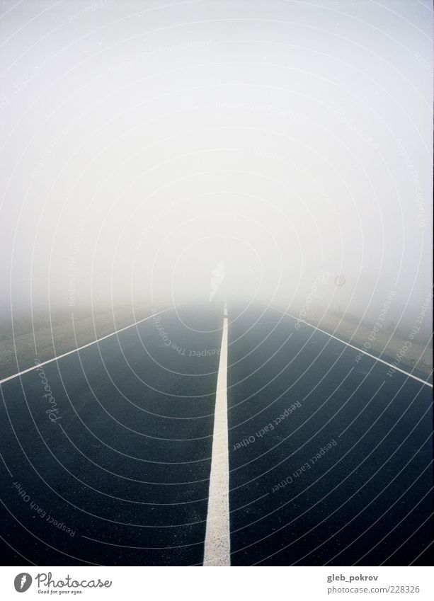 Doc #Milchstraße Landschaft Himmel Horizont Herbst Klima Wetter Nebel Autobahn Verkehrszeichen Verkehrsschild Linie Unendlichkeit Stimmung kalt Natur ga645pro