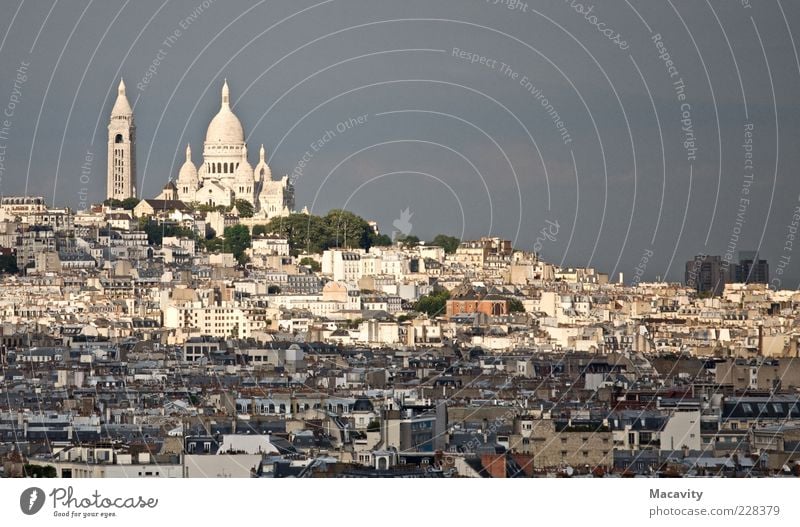 Montmartre kontrastiert Himmel Paris Hauptstadt Stadtzentrum Haus Kirche Architektur Sehenswürdigkeit Wahrzeichen Sacré-Coeur Ferien & Urlaub & Reisen Farbfoto