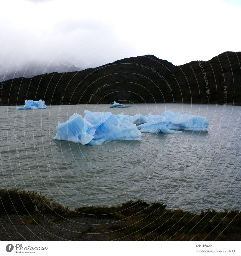 Braucht jemand Cocktaileis? Landschaft Urelemente Wolken Klimawandel schlechtes Wetter Wind Regen Eis Frost Berge u. Gebirge Wellen Küste Meer Coolness kalt