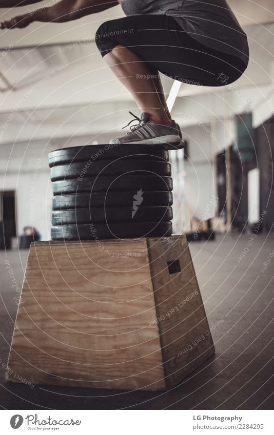 Workout des Tages WOD mit verschiedenen Übungen. Lifestyle Glück Körper Erholung Freizeit & Hobby Sport Leichtathletik Arbeit & Erwerbstätigkeit Frau Erwachsene