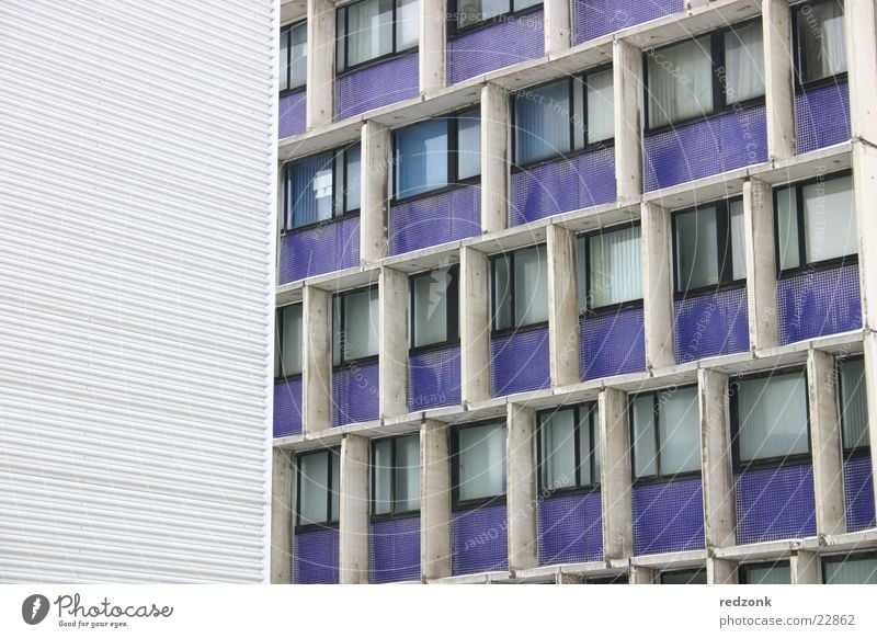 Blaumoderne Gebäude Plattenbau Stahl Fenster Gegenteil Architektur blau