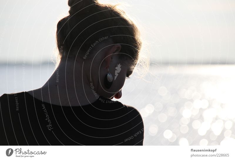 Spätsommertag geht zur Neige harmonisch ruhig Ausflug Ferne Freiheit Sommer Sommerurlaub Meer Mensch feminin Junge Frau Jugendliche 1 18-30 Jahre Erwachsene