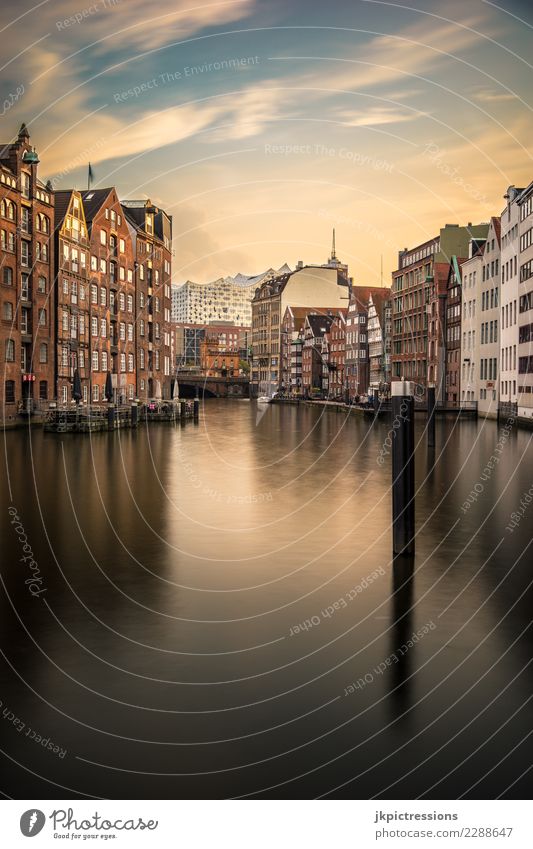 Hamburg Nikolaifleet Sonnenuntergang Europa Deutschland Elbe Stadt Hafen Elbphilharmonie Wasser Kanal Wolken Himmel traumhaft schön Alte Speicherstadt Brücke