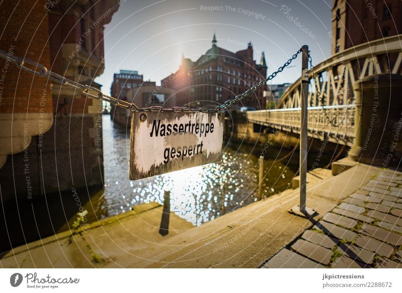 Hamburg Speicherstadt Neuerwegsbrücke Architektur Wolkenloser Himmel Sonne Sonnenlicht Sommer Schönes Wetter Alte Speicherstadt Deutschland Hafenstadt