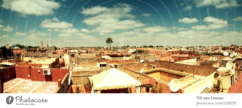 Marrakesh Roofs Umwelt Himmel Wolken Gebäude Mauer Wand Fassade Balkon Terrasse Gefühle Stimmung authentisch Fernweh ästhetisch Dach Farbfoto mehrfarbig