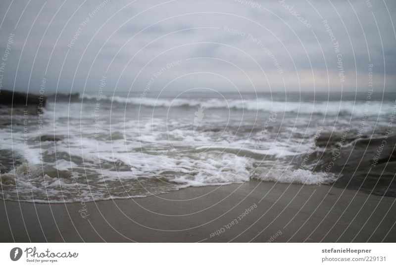 meanwhile Umwelt Natur Sand Wasser Himmel Wolken Wellen Küste Strand Meer träumen Sehnsucht Fernweh Einsamkeit Zufriedenheit Erholung Horizont Zukunft Farbfoto