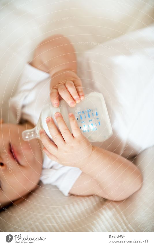 jetzt ein Fläschen Lebensmittel Getränk trinken Trinkwasser Milch Glück schön Gesundheit Gesundheitswesen Wohlgefühl Zufriedenheit ruhig Wohnung Mensch Kind