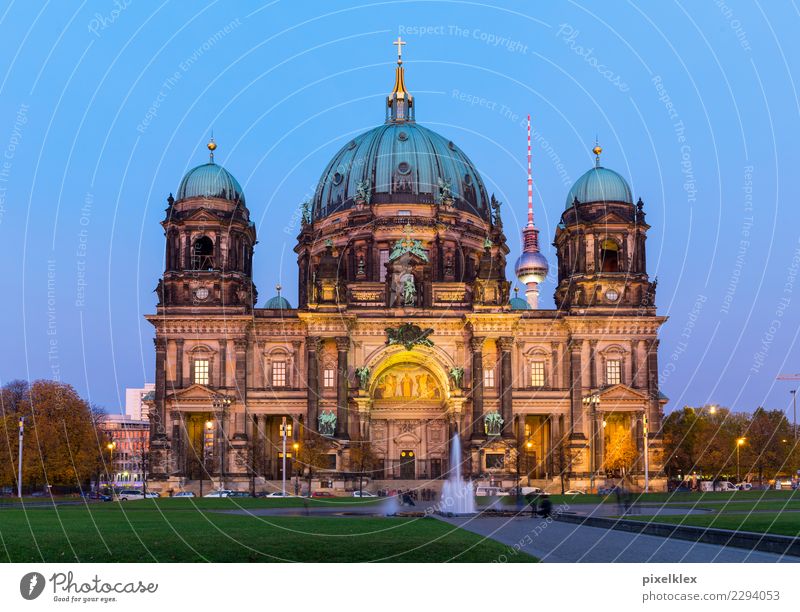 Berliner Dom Reichtum Nachtleben Berlin-Mitte Deutschland Europa Stadt Hauptstadt Stadtzentrum Altstadt Haus Kirche Park Platz Turm Bauwerk Gebäude Architektur