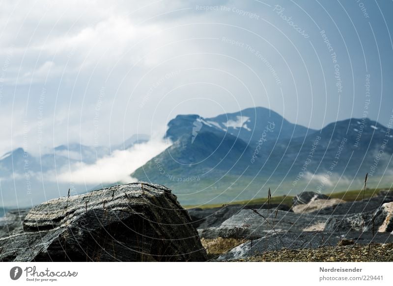 Licht Natur Landschaft Urelemente Wolken Gewitterwolken Sonnenlicht Klima Felsen Berge u. Gebirge Stein Ferne nass natürlich Stimmung ästhetisch Einsamkeit