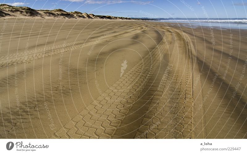 symbol in my driveway Natur Landschaft Urelemente Sand Wasser Himmel Schönes Wetter Hügel Felsen Küste Strand Meer Stranddüne Linie braun Fernweh Ferne