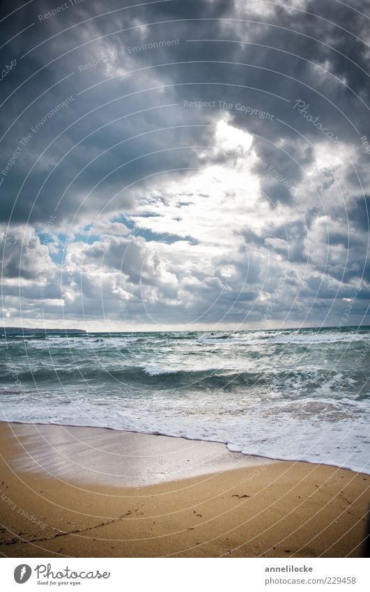 Lichtblick Umwelt Natur Landschaft Urelemente Wasser Wolken Klima Wetter Unwetter Wind Sturm Wellen Küste Strand Meer dunkel Wandel & Veränderung Hoffnung