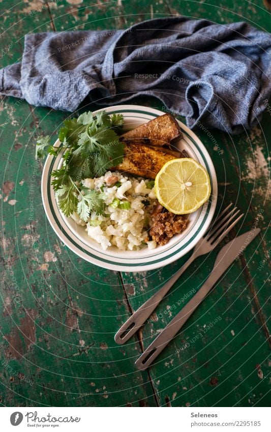 vegane Alternative Lebensmittel Gemüse Tofu Blumenkohl Blumenkohlreis Zitrone Koriander Erdnuss Ernährung Essen Mittagessen Abendessen Bioprodukte