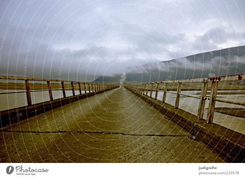 Island Umwelt Natur Landschaft Himmel Wolken Klima Berge u. Gebirge Brücke Straße außergewöhnlich dunkel Stimmung Geländer Farbfoto Außenaufnahme Menschenleer