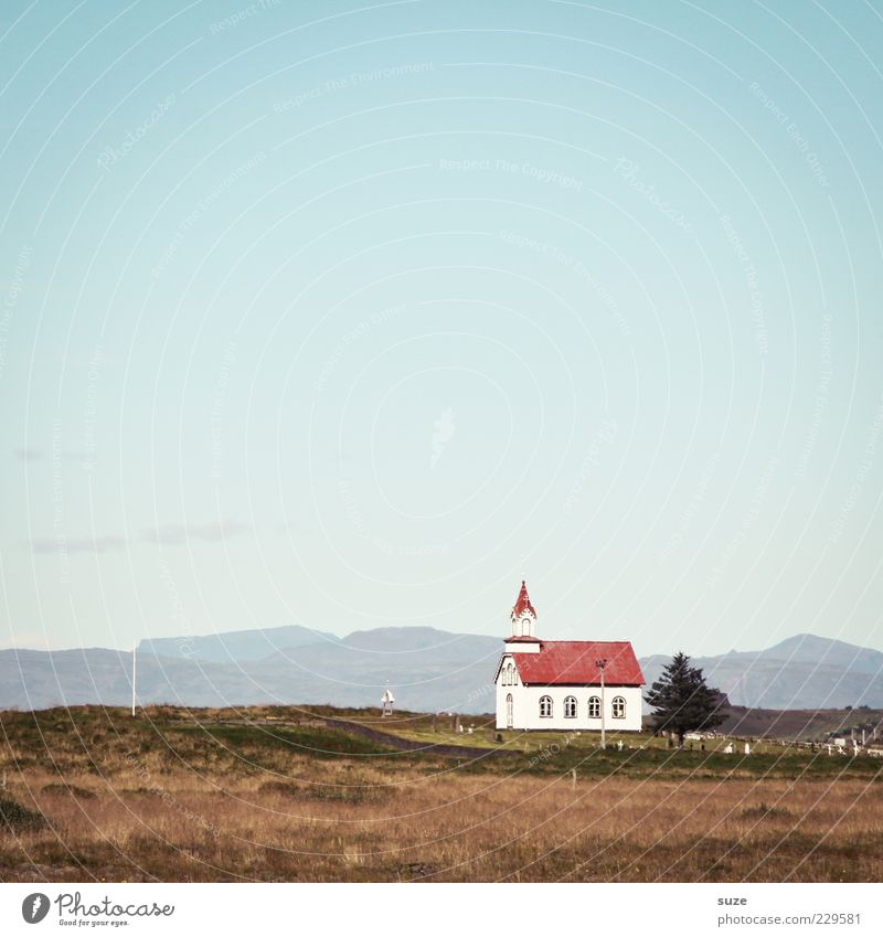 Kommen und Gehen Umwelt Natur Landschaft Urelemente Erde Himmel Wolkenloser Himmel Horizont Sommer Feld Kirche Gebäude Zeichen authentisch fantastisch klein