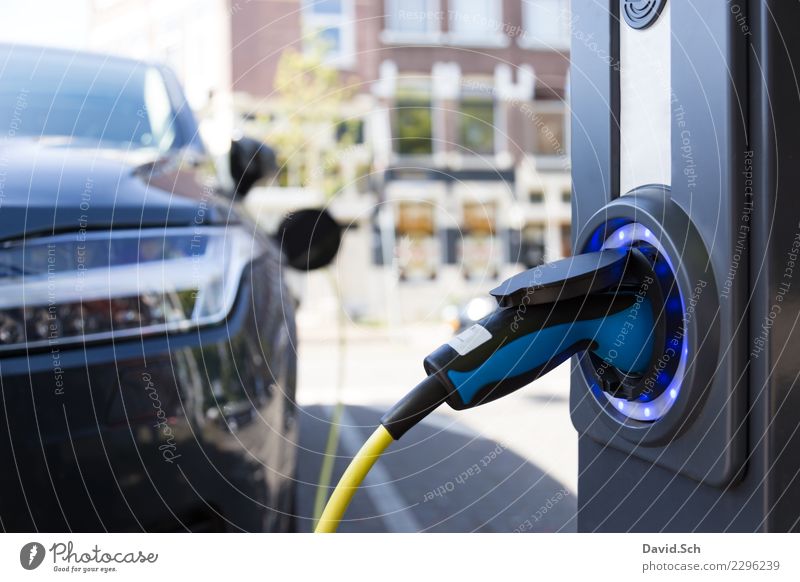 Elektroauto-Ladesäule Technik & Technologie Fortschritt Zukunft High-Tech Energiewirtschaft Klimawandel Verkehr Verkehrsmittel Personenverkehr Autofahren PKW