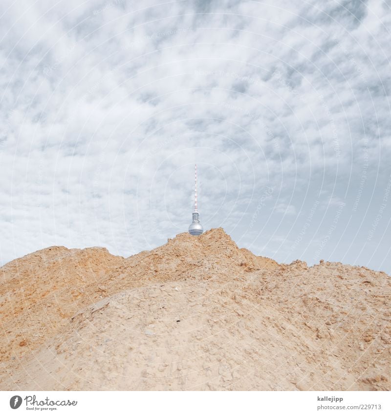 sandkasten Hauptstadt Sehenswürdigkeit skurril Sand Berge u. Gebirge Hügel trendy Fernsehturm Farbfoto Außenaufnahme Experiment Tag Licht Schatten Kontrast