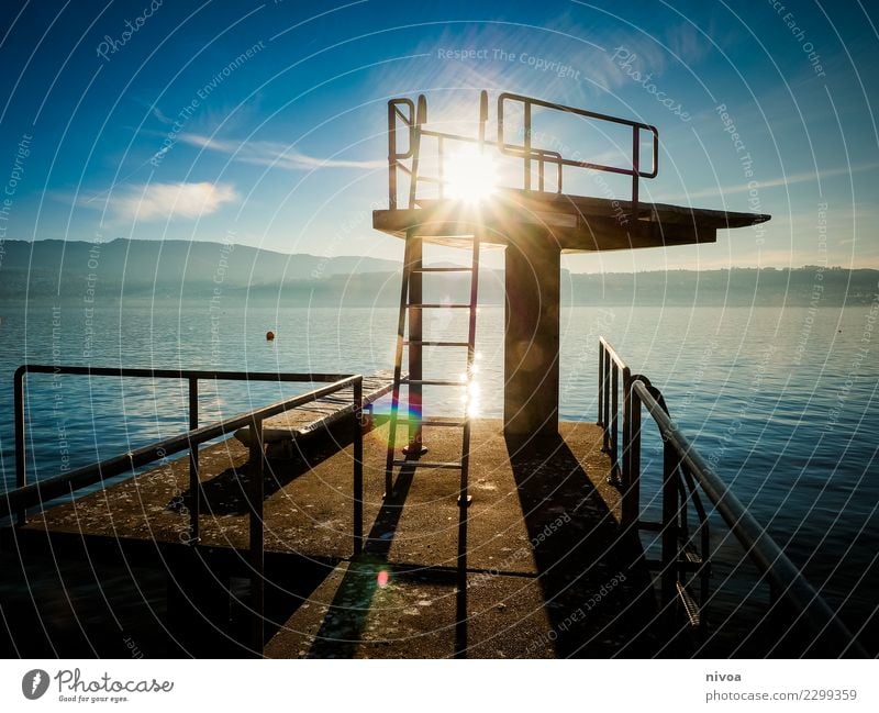 Sprungturm Sport Schwimmen & Baden Sportstätten Schwimmbad Umwelt Natur Landschaft Wetter Schönes Wetter See Schweiz Menschenleer Turm Schifffahrt gebrauchen