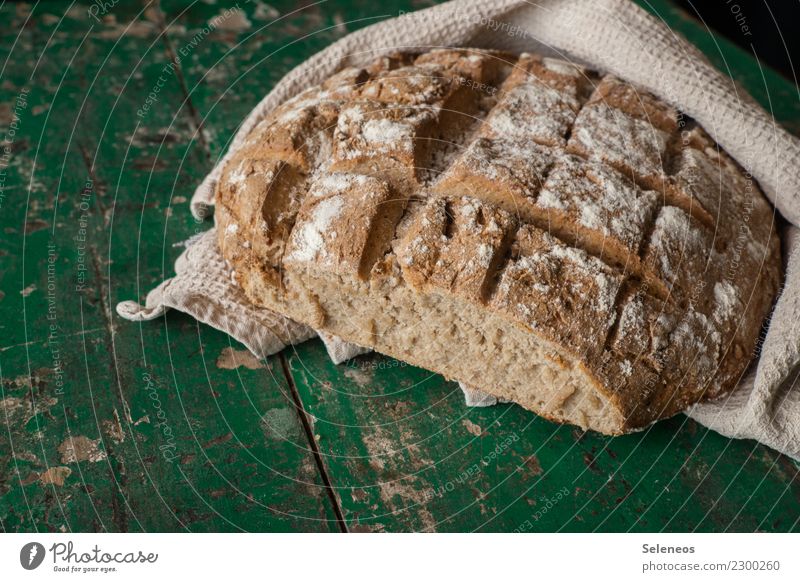 frisches Brot Lebensmittel Teigwaren Backwaren Ernährung Frühstück Mittagessen Abendessen Bioprodukte Vegetarische Ernährung Gesundheit lecker backen Farbfoto