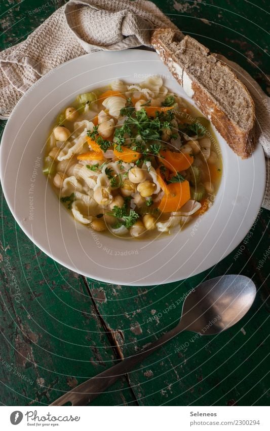 Gemüsesuppe Teigwaren Backwaren Brot Nudeln Kichererbsen Möhre Petersilie Suppe Suppengemüse Suppenteller Ernährung Essen Mittagessen Abendessen Bioprodukte