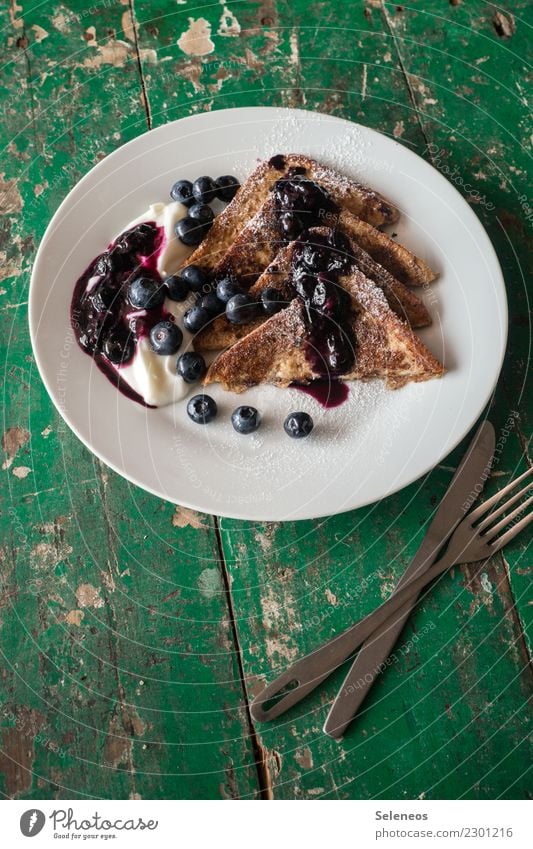 french toast, vegan French Toast Toastbrot Joghurt Heidelbeere Besteck Frühstück Ernährung Gesundheit frisch süß lecker Frucht Lebensmittel