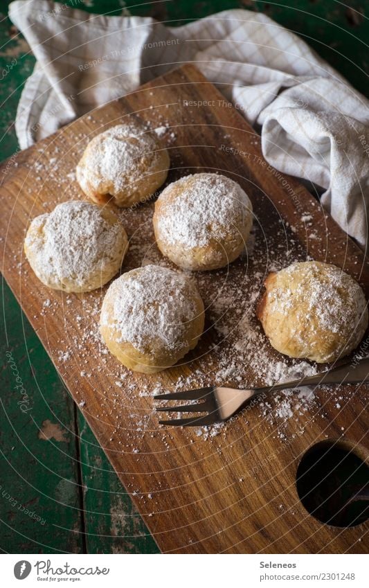 hausgemachte Berliner Lebensmittel Teigwaren Backwaren Süßwaren Krapfen Pfannkuchen Ernährung Essen Kaffeetrinken frisch lecker süß backen Puderzucker Farbfoto