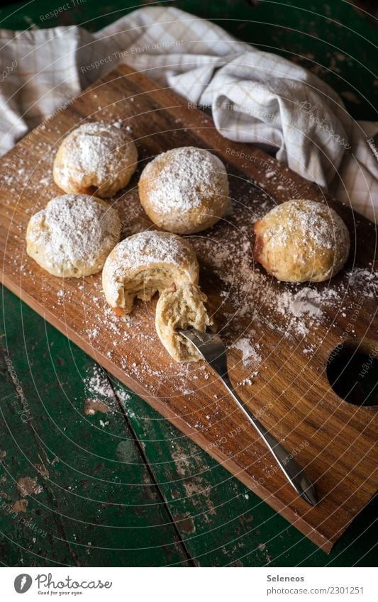 selbstgemachte Pfannkuchen Lebensmittel Getreide Teigwaren Backwaren Kuchen Süßwaren Krapfen Ernährung Essen Kaffeetrinken genießen lecker süß backen