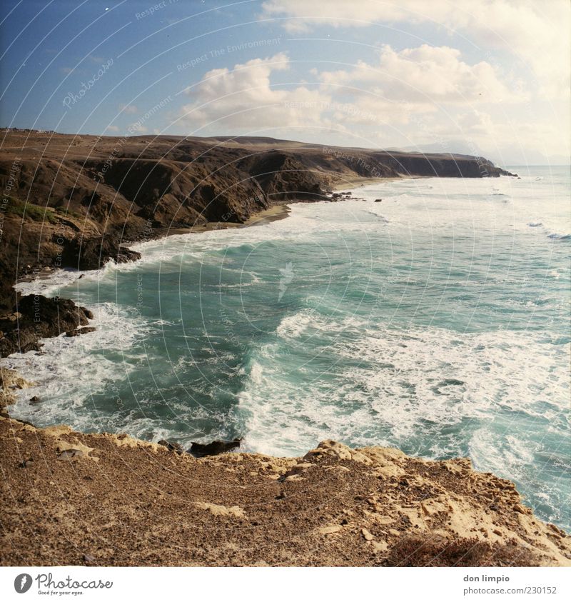 la pared Landschaft Sonne Sommer Schönes Wetter Wärme Dürre Hügel Felsen Wellen Küste Meer Atlantik Insel Fuerteventura Ferne Unendlichkeit Stimmung