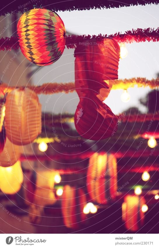 Straßenfest. Straßenbeleuchtung Lampion leuchten Lampe Girlande Licht Glühbirne Farbfoto mehrfarbig Außenaufnahme Detailaufnahme Muster Menschenleer