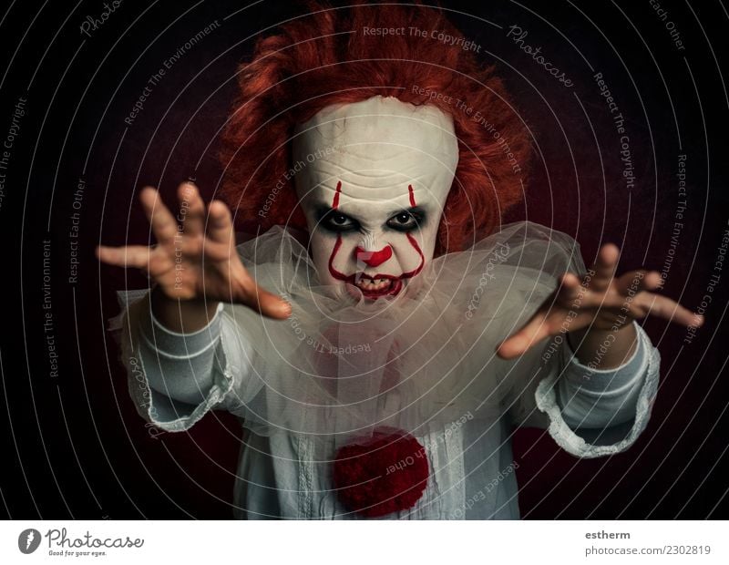 Junge gekleidet als Clown auf schwarzem Hintergrund Party Veranstaltung Feste & Feiern Karneval Halloween Jahrmarkt Geburtstag Mensch maskulin Kindheit 1