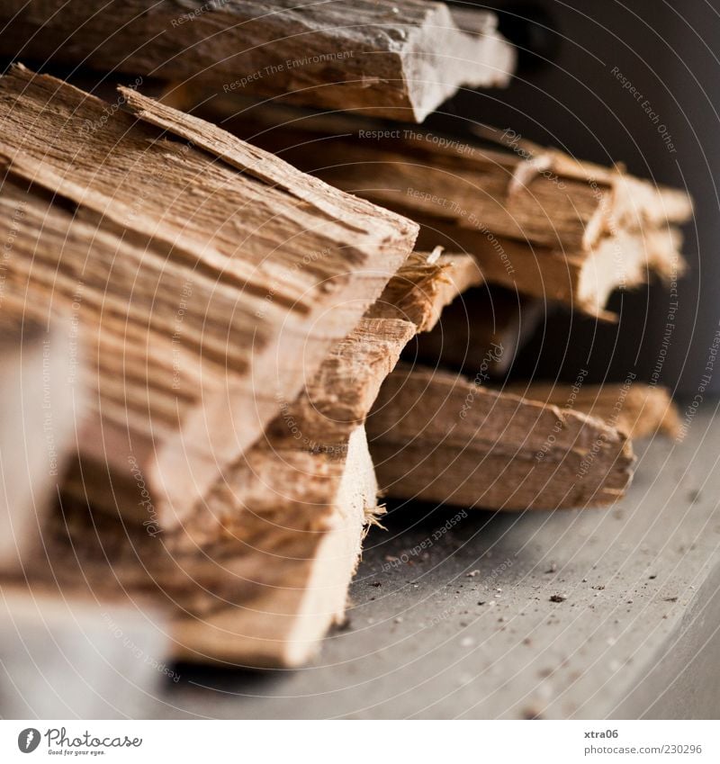 holz Holz braun heizen Brennholz Farbfoto Innenaufnahme Stapel gelagert mehrere Holzstapel Detailaufnahme Menschenleer Unschärfe Textfreiraum unten