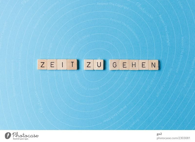 Zeit zu gehen Spielen Ruhestand Feierabend Schriftzeichen blau Traurigkeit Trauer Tod Liebeskummer Ende Endzeitstimmung Glaube Religion & Glaube Misserfolg