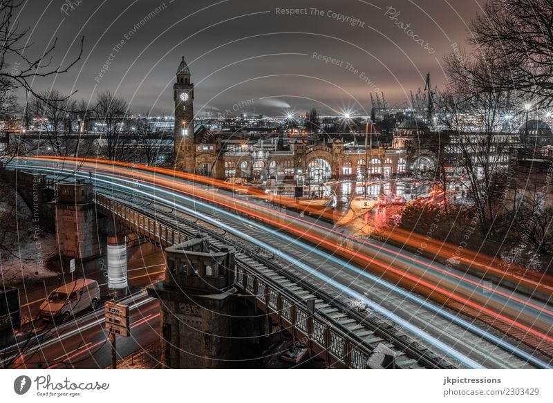 Hamburg Landungsbrücken U-Bahn Lichtspuren Europa Deutschland Elbe Stadt Hafen Wasser Kanal Winter Industrie Wolken Himmel Schnee nass Wasserfahrzeug Steg kalt