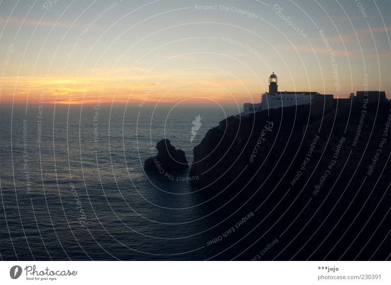 last sunset. Leuchtturm Natur Sonnenuntergang leuchten Felsen Klippe Meer Atlantik Portugal Algarve Felsvorsprung Horizont Ferne Abenddämmerung Dämmerung