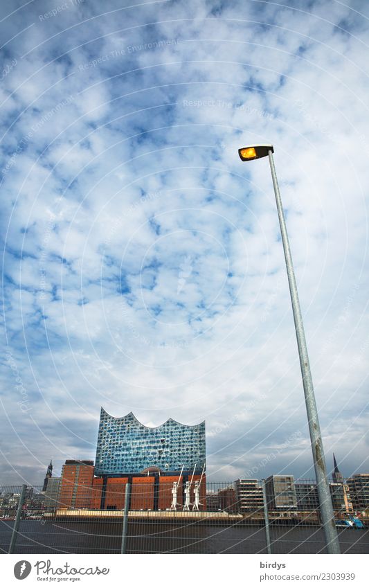 Elbphilharmonie am anderen Ufer Ferien & Urlaub & Reisen Tourismus Städtereise Sommer Himmel Wolken Fluss Elbe Hamburg Hamburger Hafen Sehenswürdigkeit