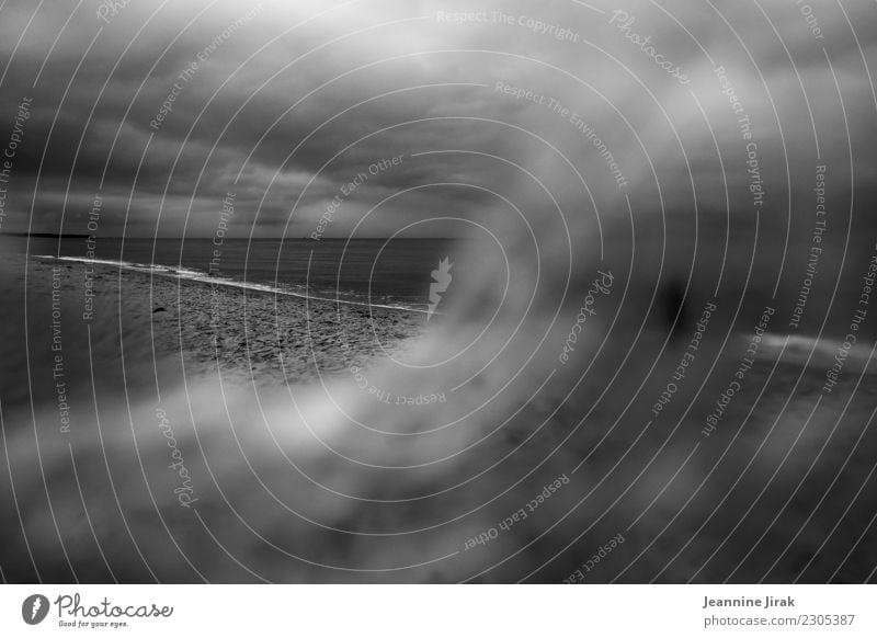 verschleierte Aussichten Ferien & Urlaub & Reisen Ausflug Umwelt Natur Landschaft Wolken Horizont Herbst Winter Küste Strand Ostsee Meer beobachten dunkel