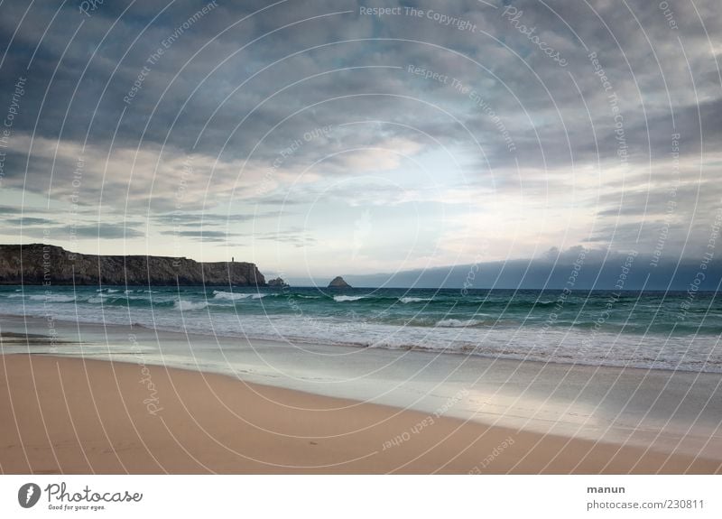 Die Bucht Ferien & Urlaub & Reisen Natur Landschaft Urelemente Sand Wasser Himmel Wolken Horizont Felsen Wellen Küste Strand Riff Meer Klippe Bretagne Erholung