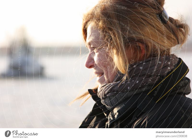 shine through. Meer feminin Frau Erwachsene Haare & Frisuren Wasser blond natürlich Glück Fröhlichkeit Lebensfreude Lichterscheinung Zufriedenheit Gesicht schön