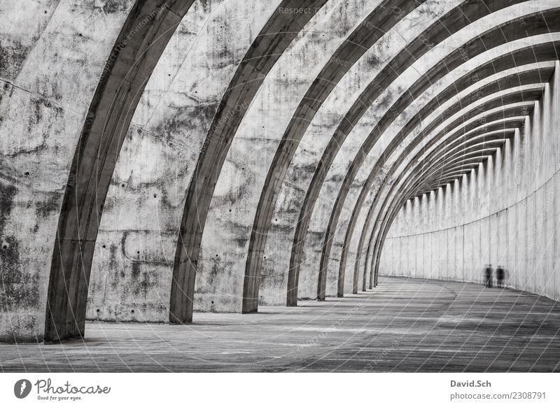 Besprechung Sitzung sprechen Ruhestand Feierabend Mensch Frau Erwachsene Mann Freundschaft Paar Senior 2 Architektur Tunnel Bauwerk Gebäude Mauer Wand Fußgänger