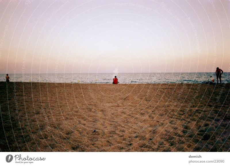 am strand und mittendrin Strand Spanien Ferien & Urlaub & Reisen Meer Palme rot See braun Wellen Horizont Europa Wasser Sand Einsamkeit Küste Mensch Himmel