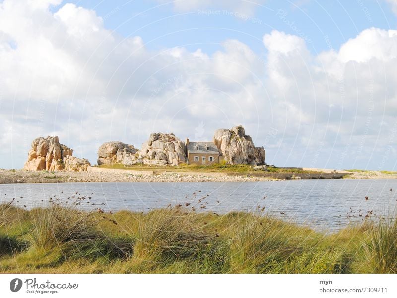 Das Haus zwischen den Felsen Ferien & Urlaub & Reisen Tourismus Sommer Strand Meer Häusliches Leben Wohnung Traumhaus Himmel Wolken Schönes Wetter Wind