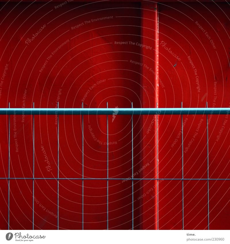 rot|grau ruhig Baustelle Industrie Container Metall Sicherheit Schutz Farbe Ordnung Präzision Ferne Zaun Metallwaren Metallzaun Eisen Barriere Wand Verstrebung