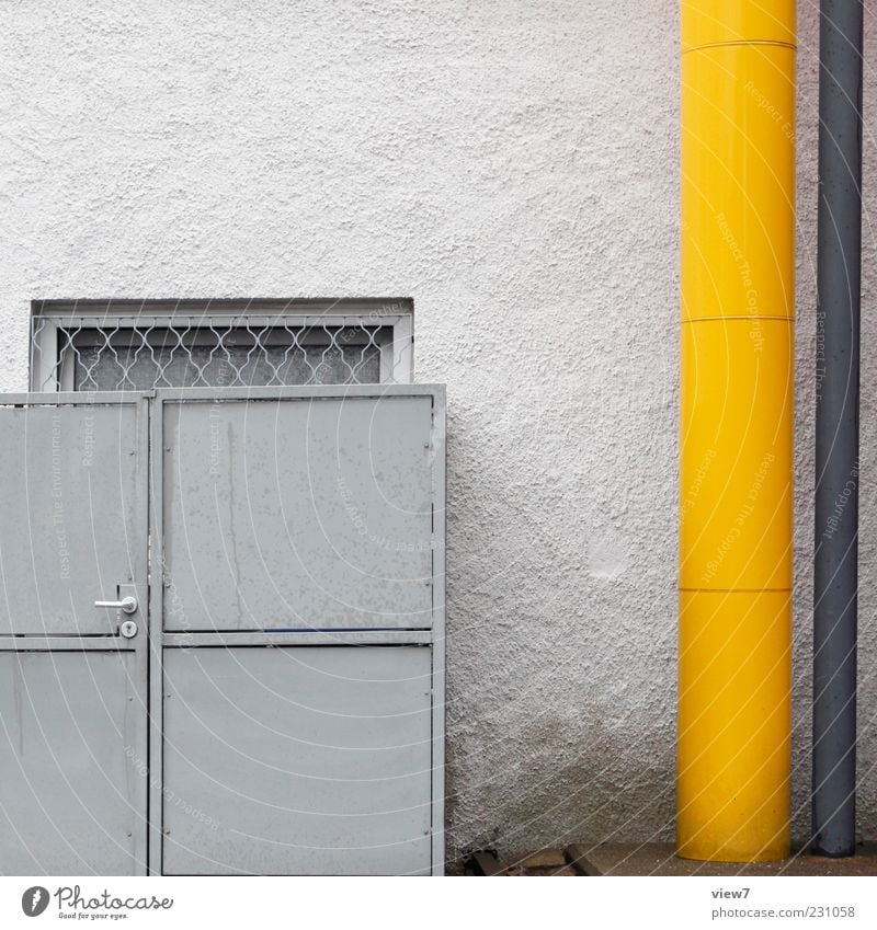 Hinterhof Haus Bauwerk Gebäude Mauer Wand Fassade Fenster Dachrinne Beton Metall Linie alt dünn einfach einzigartig kalt modern trist gelb grau Design Farbe