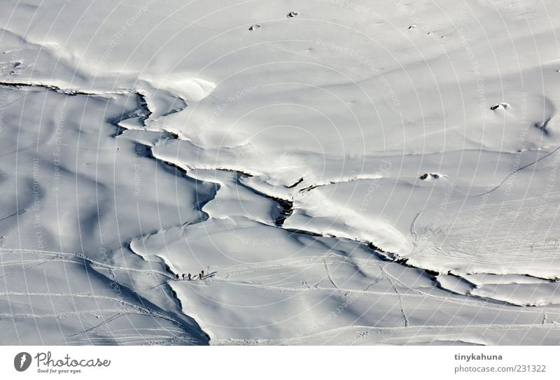 Flusslandschaft Ausflug Winter Schnee Winterurlaub Berge u. Gebirge Skitour Mensch Menschengruppe Natur Landschaft Schönes Wetter Eis Frost Alpen Bewegung kalt