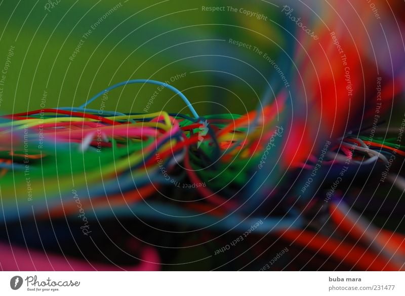 Incommunicado Wirtschaft Telekommunikation Callcenter wild blau mehrfarbig gelb grün rosa rot weiß Stahlkabel Kabelsalat Information Medien Marketing Netzwerk