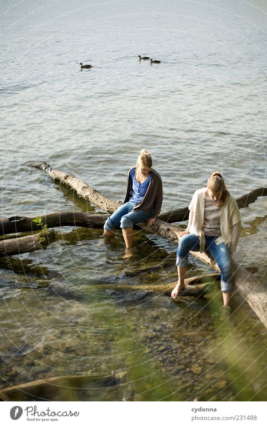 Am Wasser Lifestyle harmonisch Wohlgefühl Zufriedenheit Erholung ruhig Ferien & Urlaub & Reisen Ausflug Ferne Freiheit Sommerurlaub Mensch Junge Frau