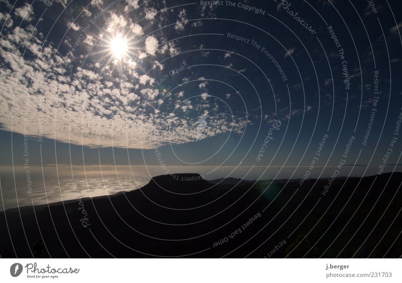 sonne satt Ferne Sonne Meer Natur Landschaft Urelemente Himmel Wolken Horizont Sonnenlicht Sommer Felsen Kanaren Gomera blau Blendenfleck Farbfoto Außenaufnahme