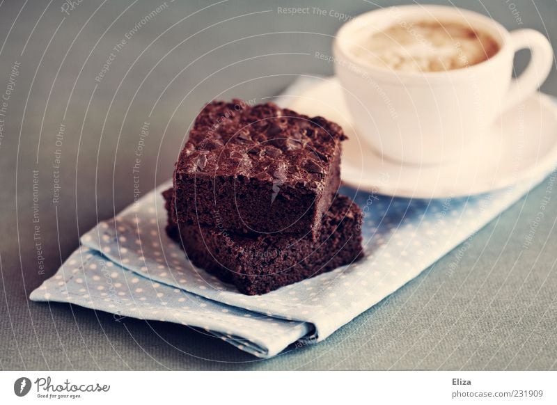 nomnomnom Teigwaren Backwaren Dessert Schokolade Kaffeetrinken Latte Macchiato Tasse lecker altehrwürdig Frühstück Serviette gepunktet süß Gedeckte Farben