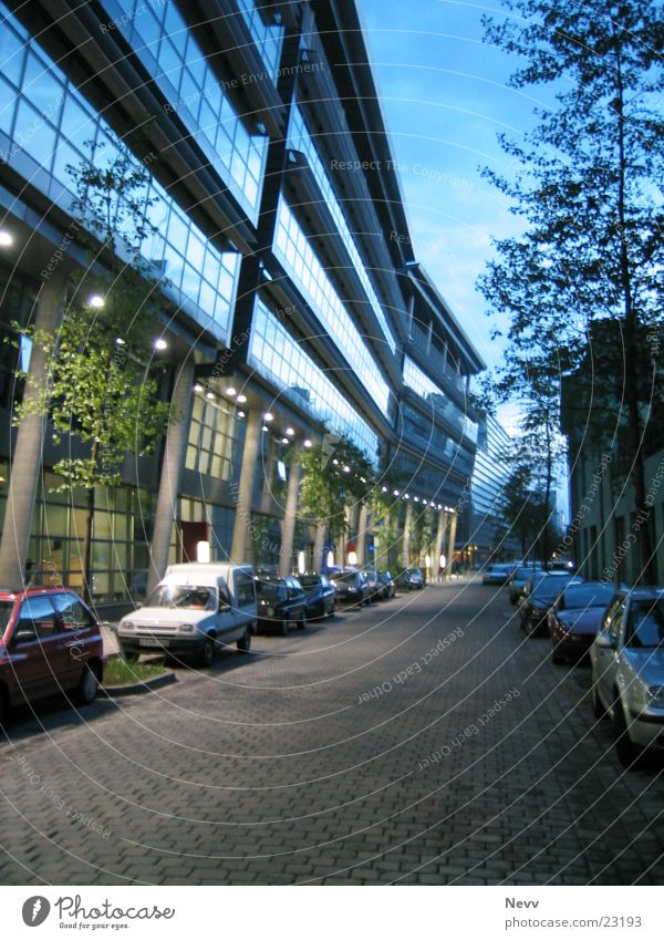 Kaistr. Nacht Europa Düsseldorf Medienhafen Langzeibelichtung Straße