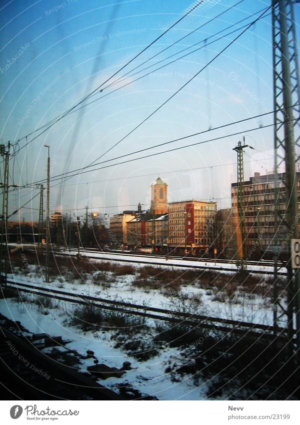 Sky Train Gleise Horizont Eisenbahn Geschwindigkeit Verkehr blau DB Rail